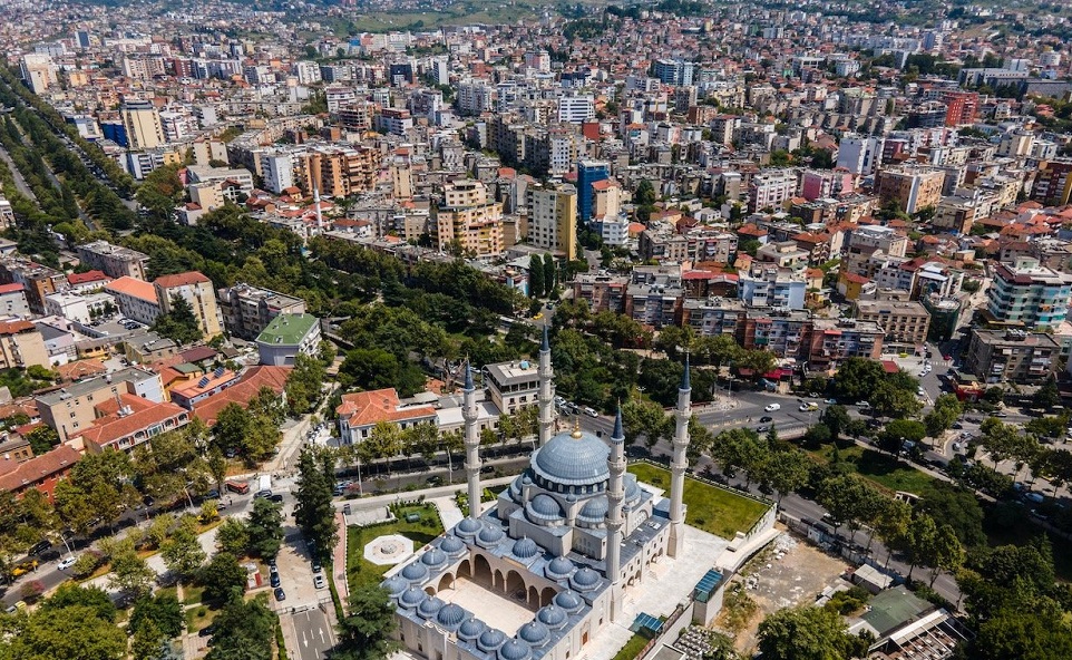 Numri i lejeve te ndertimit u rrit me 14.5 per qind qe prej 2021, kryeson Tirana